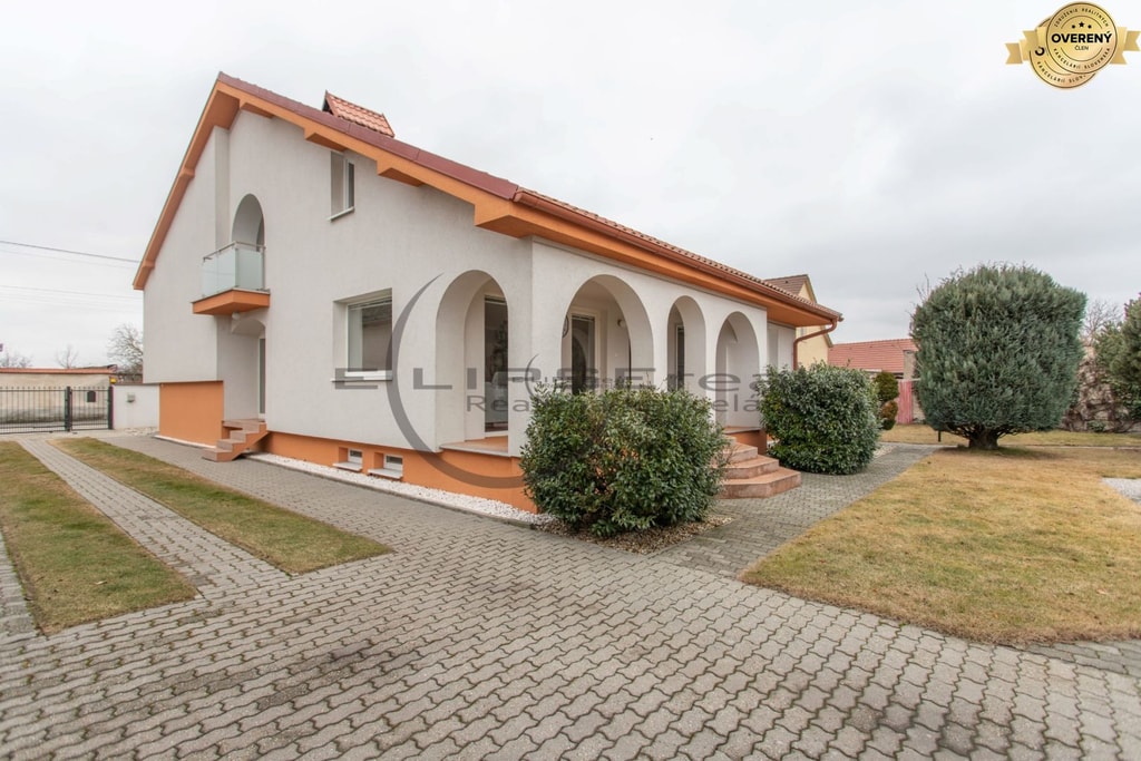 NA PREDAJ priestorovo veľkorysý 7-izbový rodinný dom s garážou, Gajary 2