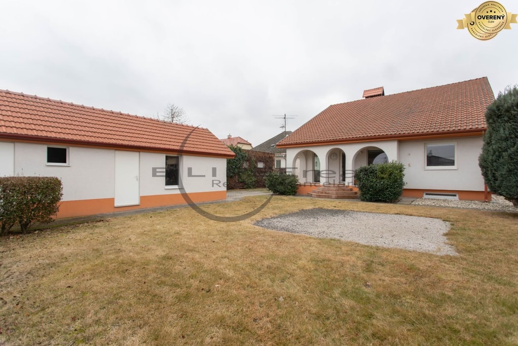 NA PREDAJ priestorovo veľkorysý 7-izbový rodinný dom s garážou, Gajary 3