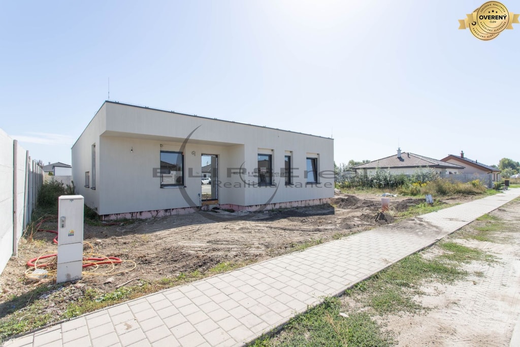 NA PREDAJ NOVOSTAVBA moderný 4-izbový rodinný dom v Malých Levároch 2