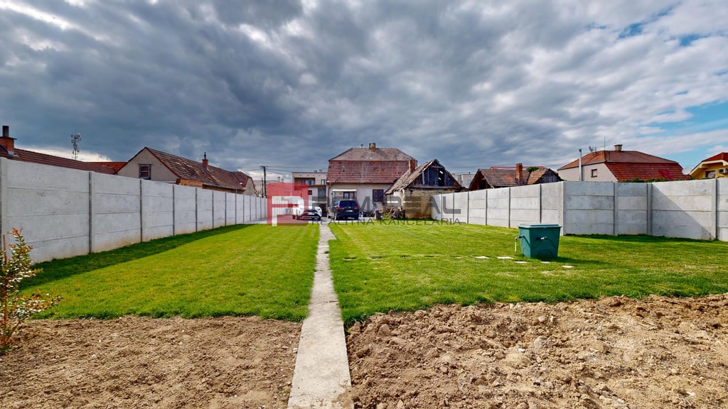 Na predaj rodinný dom s pekným pozemkom Slovenský Grob 3