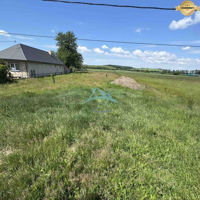 Lukratívny stavebný pozemok (1820 m²) s priamym prístupom z cesty I/66