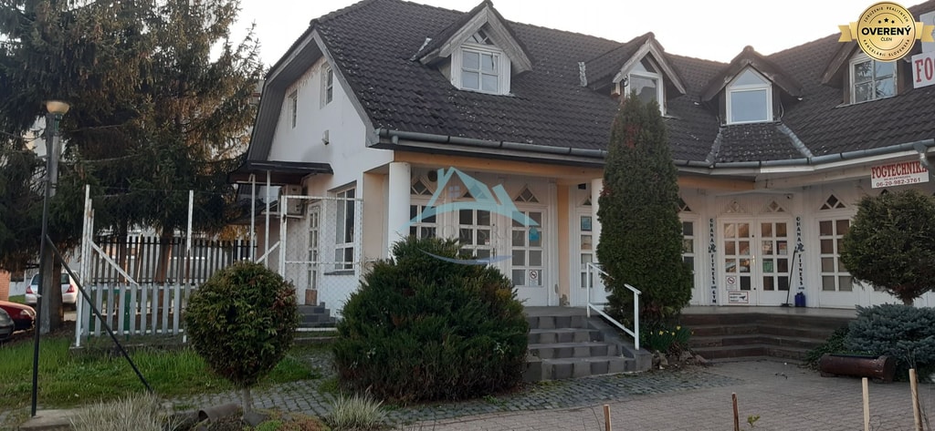 3 podlažiach s nákladným výťahom, centrum Rétság