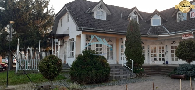 3 podlažiach s nákladným výťahom, centrum Rétság