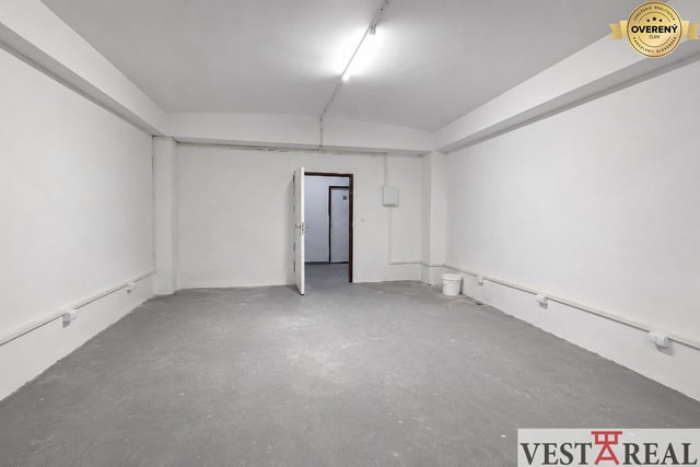 Na prenájom skladový priestor 44m2 Trnava Chovateľská