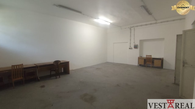 Prenájom haly / skladu / autoservisu – 134 m² Galanta