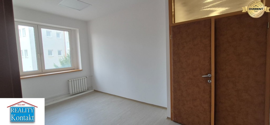 Na prenájom VOĽNÉ kancel. priestory 28-60 m2 - Nové Zámky 3