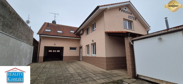 NA PREDAJ zariadený 8 izbový PENZIÓN pre 24 osôb ŠTÚROVO - Nána ***TOP