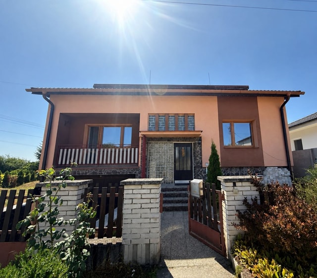 PRIESTRANNÝ RODINNÝ DOM V ŽABOKREKOCH NAD NITROU – GARÁŽ, PODKROVIE