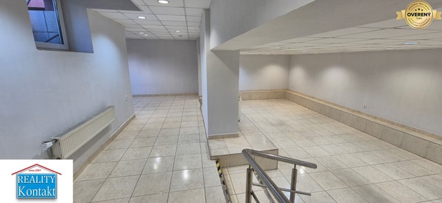 Na prenájom obchodný priestor 72m2 Nové Zámky- suterén