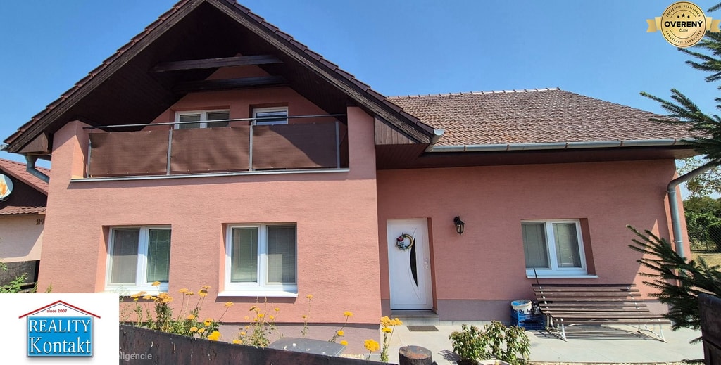NA PREDAJ 6 izbový poschod. rodinný dom vo výbornej časti mesta Šurany 2