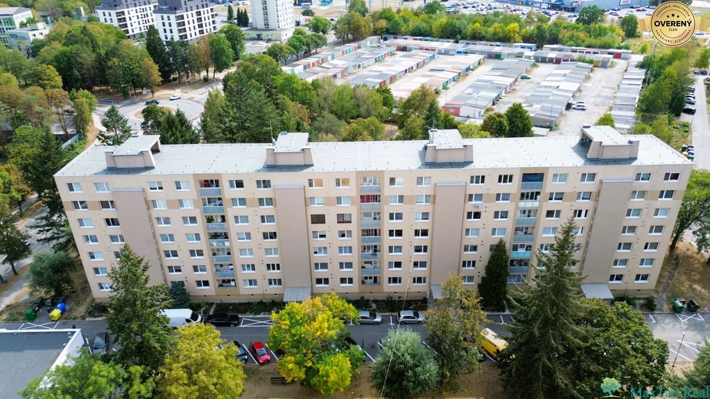 Byt, ktorý sa netvári, že je niečo, čím nie je. Sídlisko Juh, 47 m2 5