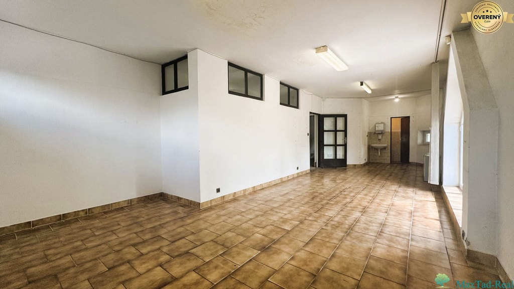 Centrum Trebišova, 3 podlažia 2 vstupy, investičný potenciál! 199.000€ 2