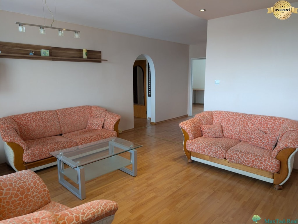 REZERVOVANÉ,  3-izbový byt s panoramatickým výhľadom v centre 99.900€ 3