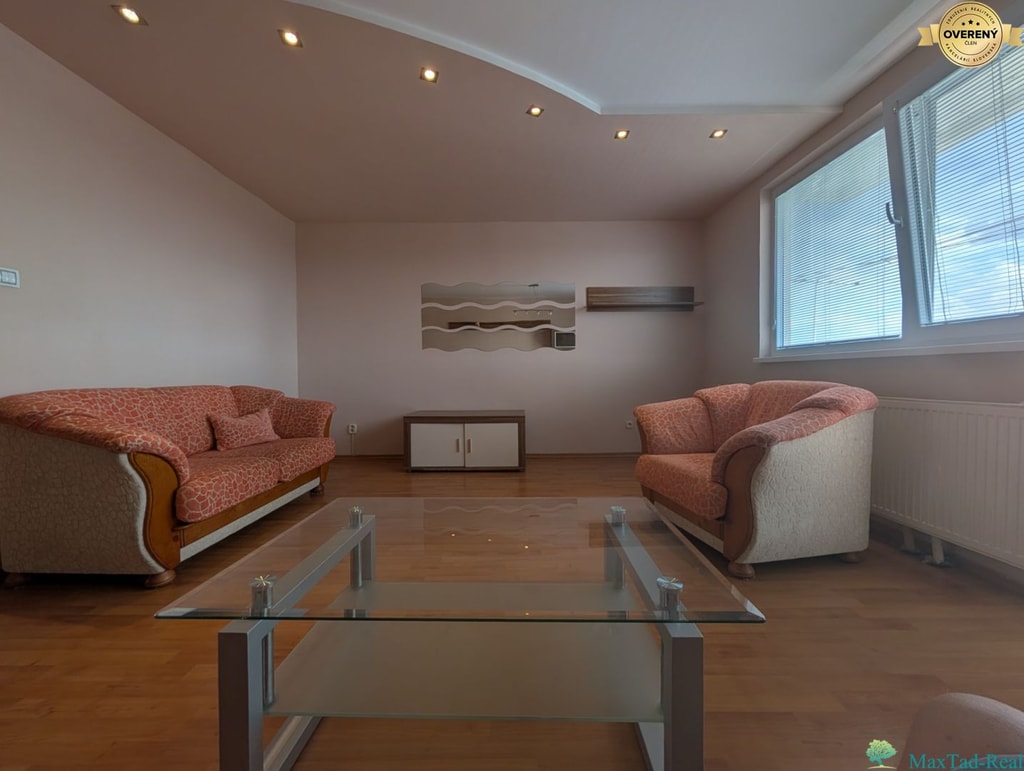 REZERVOVANÉ,  3-izbový byt s panoramatickým výhľadom v centre 99.900€ 4
