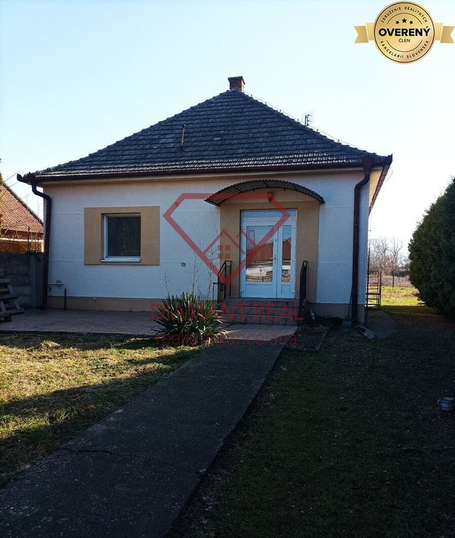 Na predaj Rodinný Dom s pozemkom 2500 m2 vo Vlčanoch.
