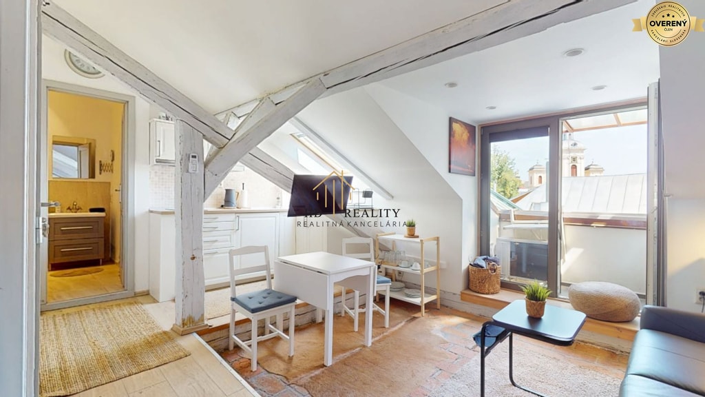 HD REALITY, prenájom,  jednoizbový apartmán v centre Banskej Štiavnice 3
