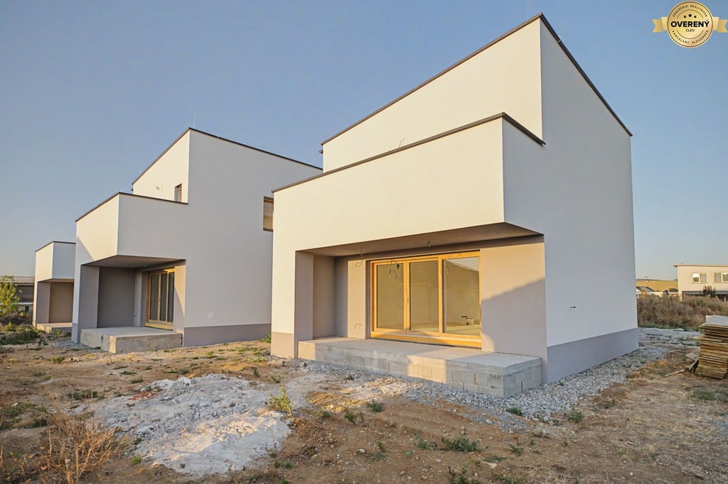 HOTOVÝ 4-IZBOVÝ DOM NAD SEKČOVOM | VÝHĽAD | POZEMOK | 299 000 € 4