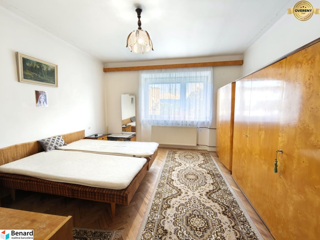 RODINNÝ DOM S VEĽKÝM POZEMKOM V OBCI TULČÍK, 2102 m2 2