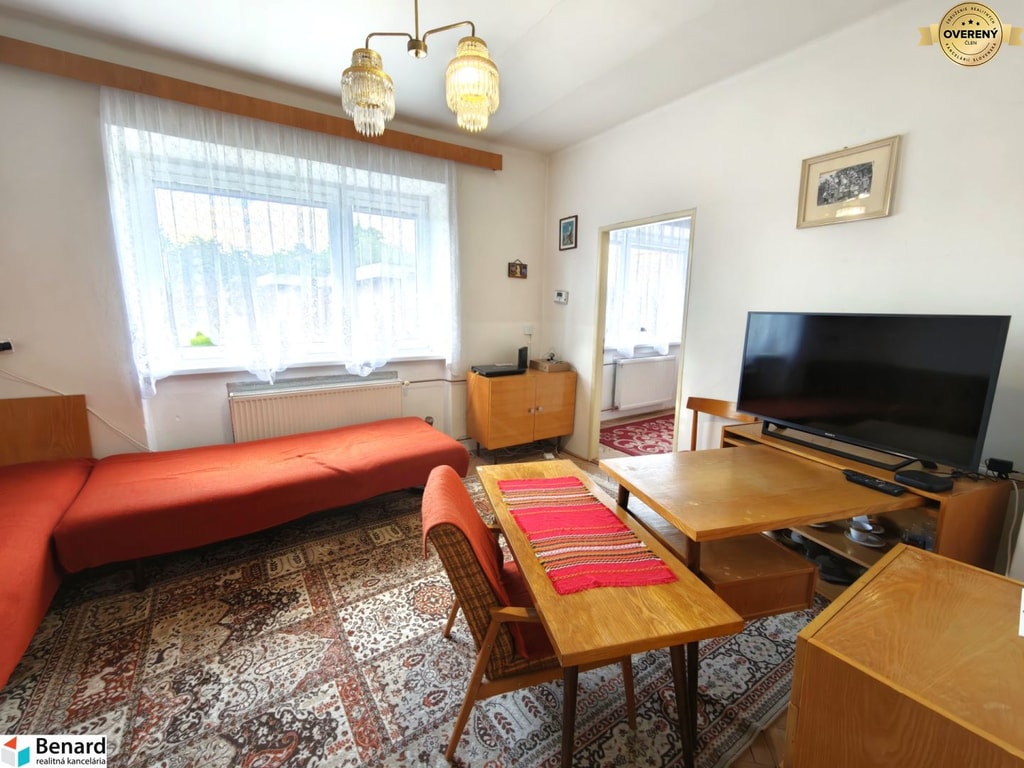 RODINNÝ DOM S VEĽKÝM POZEMKOM V OBCI TULČÍK, 2102 m2 3