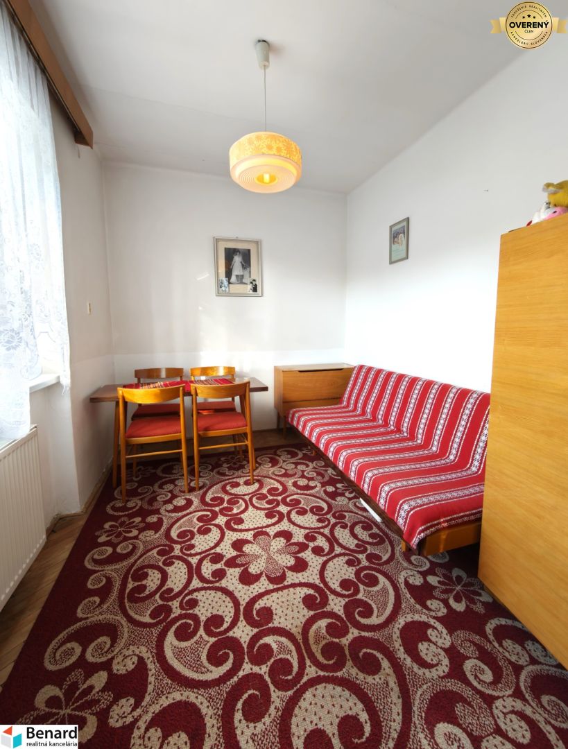 RODINNÝ DOM S VEĽKÝM POZEMKOM V OBCI TULČÍK, 2102 m2 4