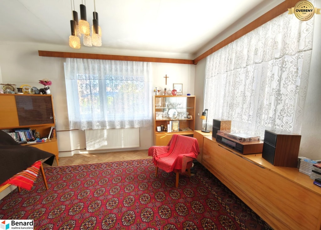 RODINNÝ DOM S VEĽKÝM POZEMKOM V OBCI TULČÍK, 2102 m2 5
