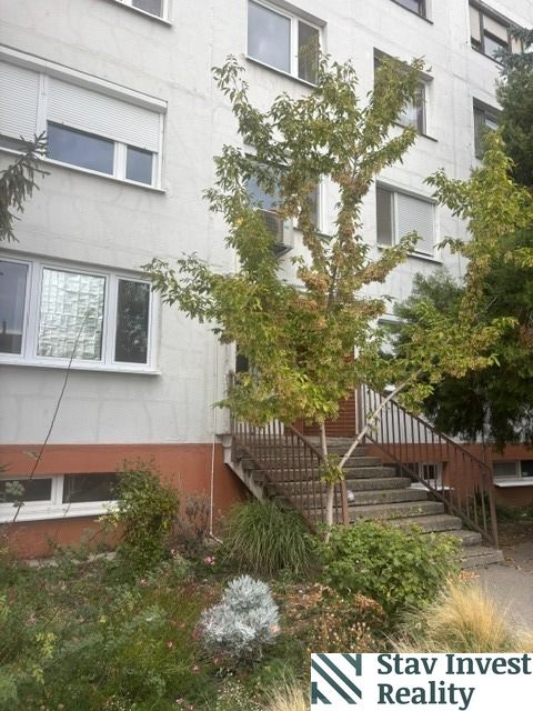 NA PREDAJ | 1-IZBOVÝ BYT V Senci – HOLLÉHO ULICA | 37,86 m² | VÝBORNÁ