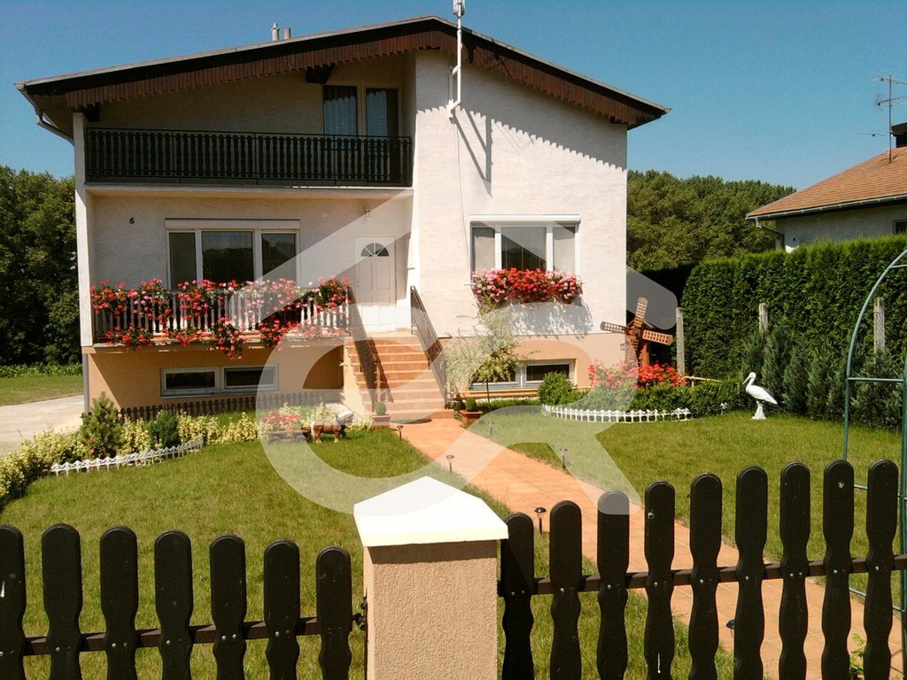 Na PREDAJ rodinný dom s pozemkom 3401 m2 v Ripňanoch !! 3