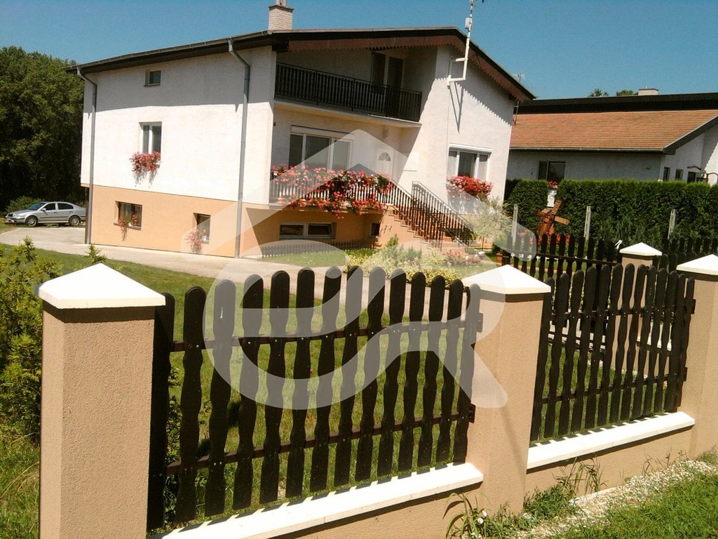 Na PREDAJ rodinný dom s pozemkom 3401 m2 v Ripňanoch !! 4