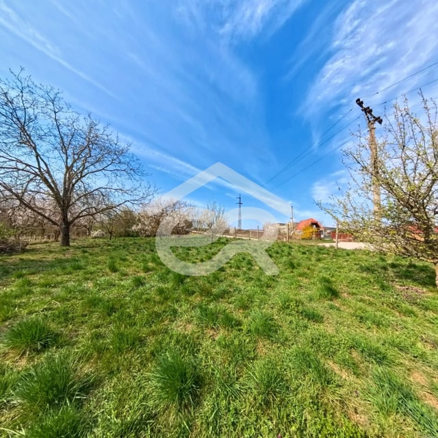 NA PREDAJ STAVEBNÝ POZEMOK V LUŽIANKACH 660m2