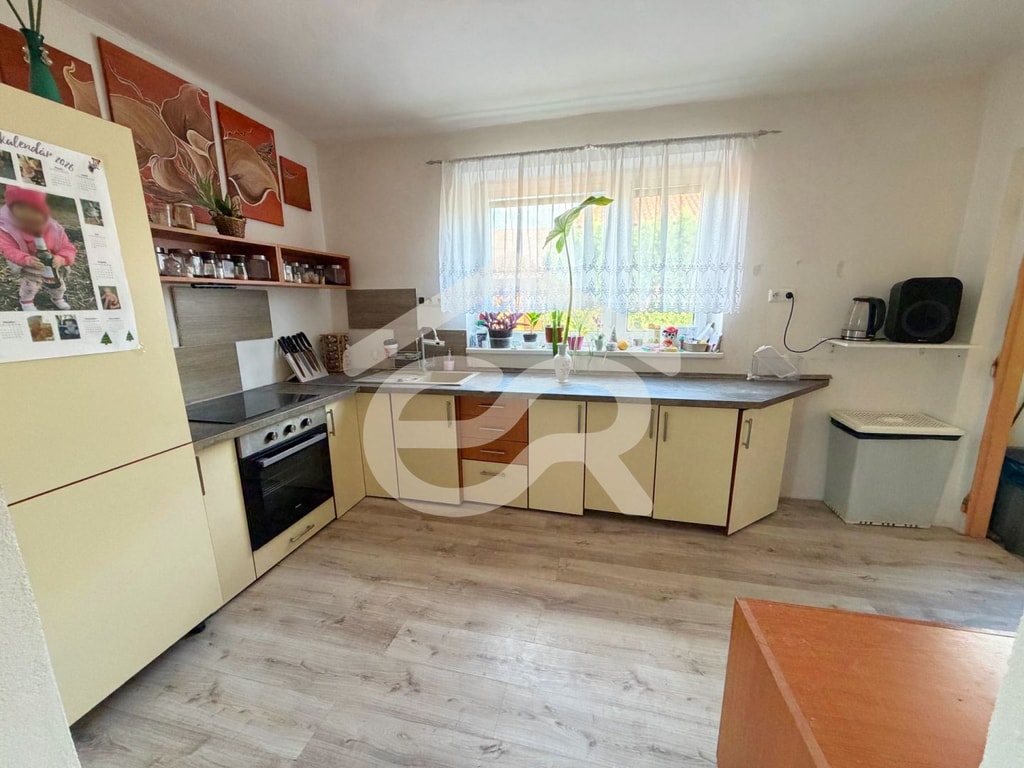 EXKLUZÍVNE Na predaj 4i rodinný dom, Jelšovce, pozemok 1122 m2 2