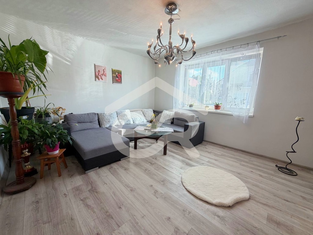 EXKLUZÍVNE Na predaj 4i rodinný dom, Jelšovce, pozemok 1122 m2 4