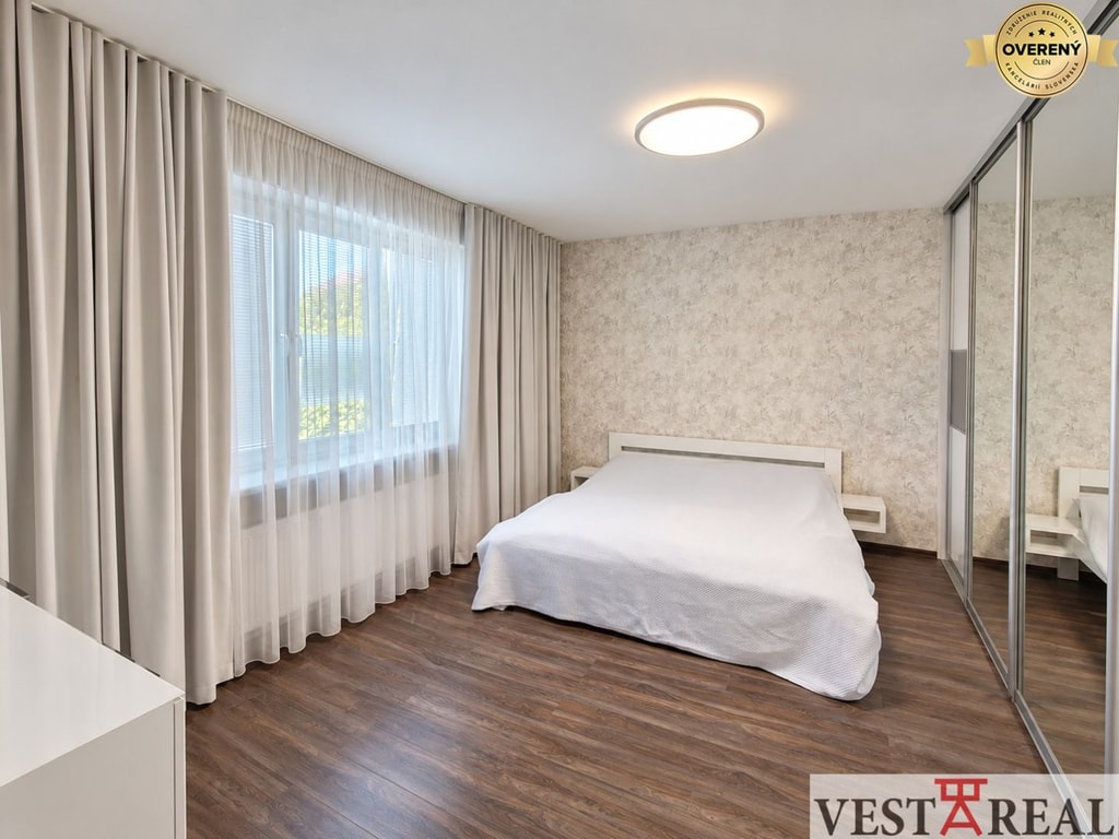 Na predaj dva rodinné domy na veľkorysom pozemku 4972 m2 Dechtice 4