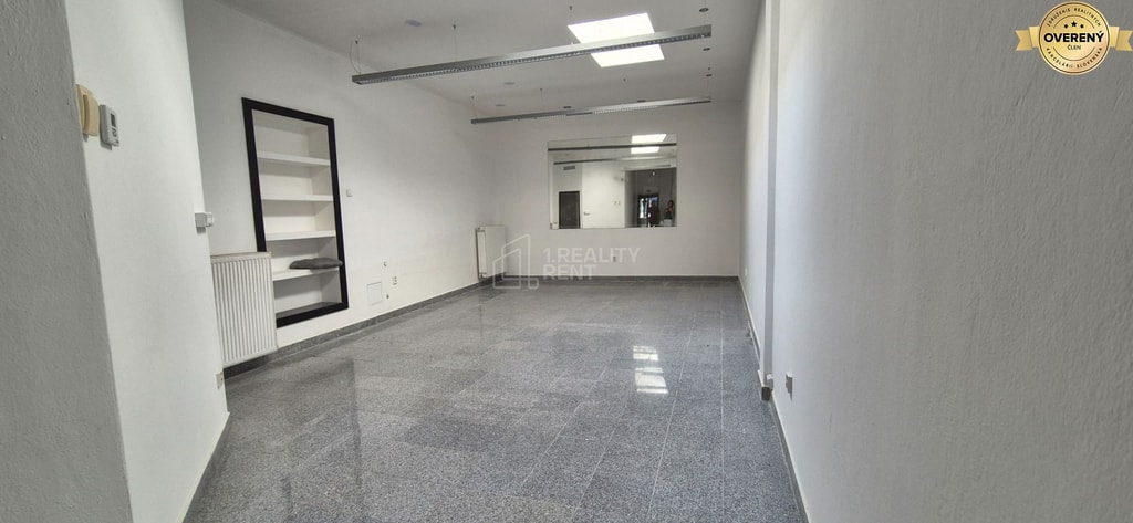 Prenájom : Obchodný priestor 40m2 so vstupom z pasáže na Národnej ul.