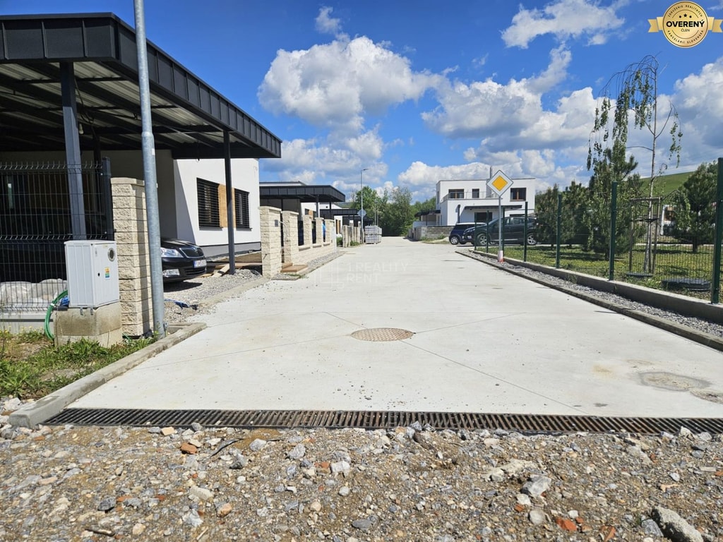 PREDAJ: Stavebný pozemok s vydaným stav. povolením, Varín Rozbehov(MO) 5