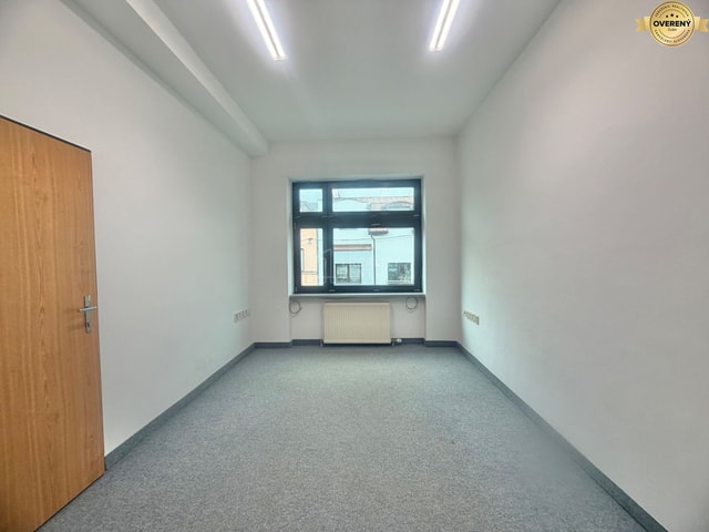 kancelária 14 m2 v centre mesta Čadca