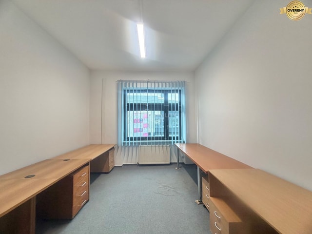 kancelária s kuchynkou 30 m2 v centre mesta Čadca