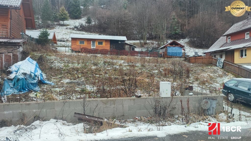 STAVEBNÝ POZEMOK NA DOM S 3 BYTOVÝMI JEDNOTKAMI, OŠČADNICA 2