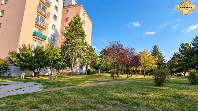 3-izbový byt v centre Pezinka, balkón, výťah, pivnica, komora