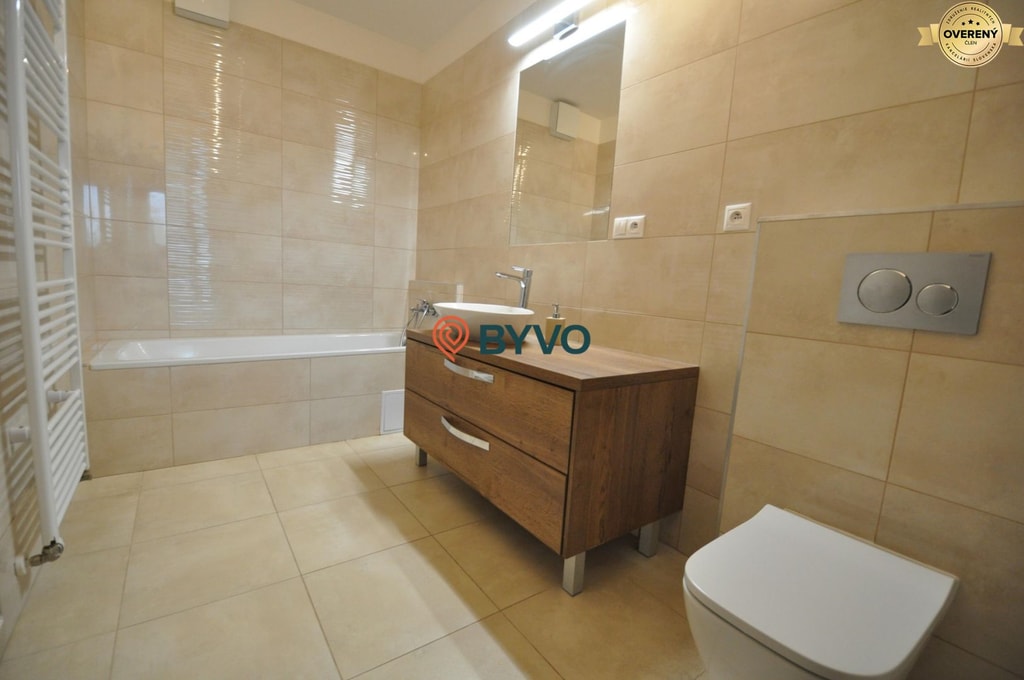 3-IZBOVÝ TEHLOVÝ BYT V DUBNICI NAD VÁHOM | 68 m² | BALKÓN | VLASTNÉ KÚ 5