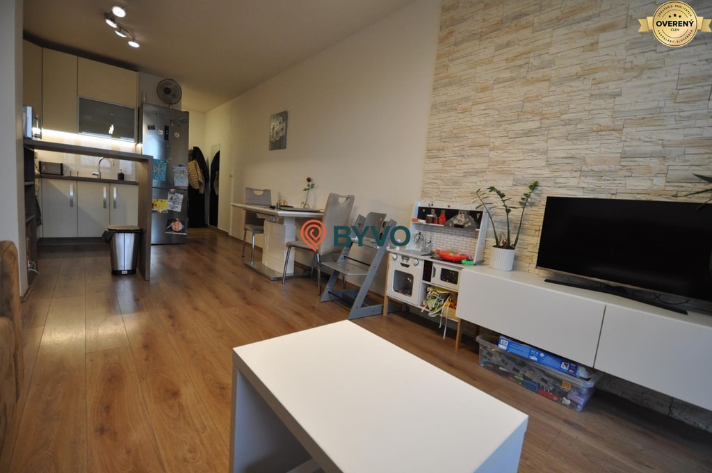 3-IZBOVÝ TEHLOVÝ BYT V DUBNICI NAD VÁHOM | 68 m² | BALKÓN | VLASTNÉ KÚ 3