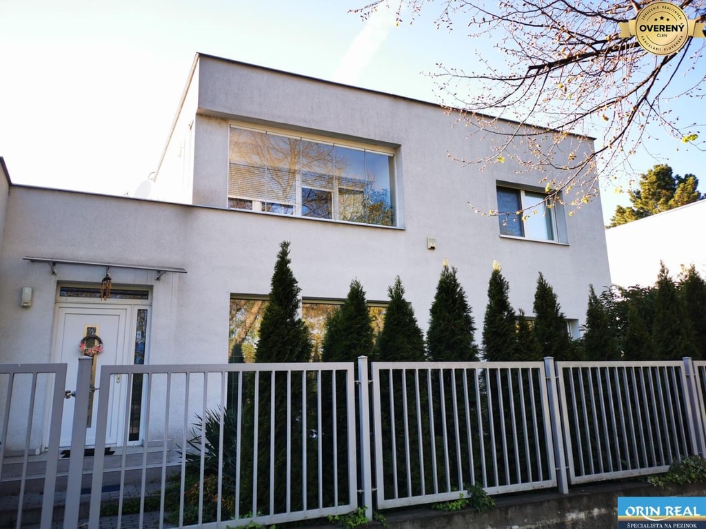 ATRAKTÍVNY RD  V CENTRE PRI RIEKE-  vhodný na podnikanie i bývanie 5