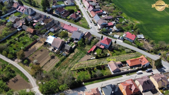 Pozemok v Uníne – 734 m² v zástavbe rodinných domov