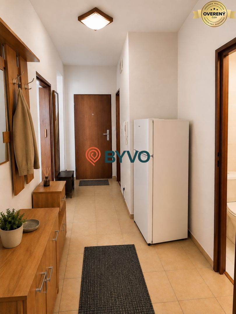 KOMPLETNE ZREKONŠTRUOVANÝ 1-IZBOVÝ BYT V TRENČÍNE – JUH, 35 m², ZARIAD 5