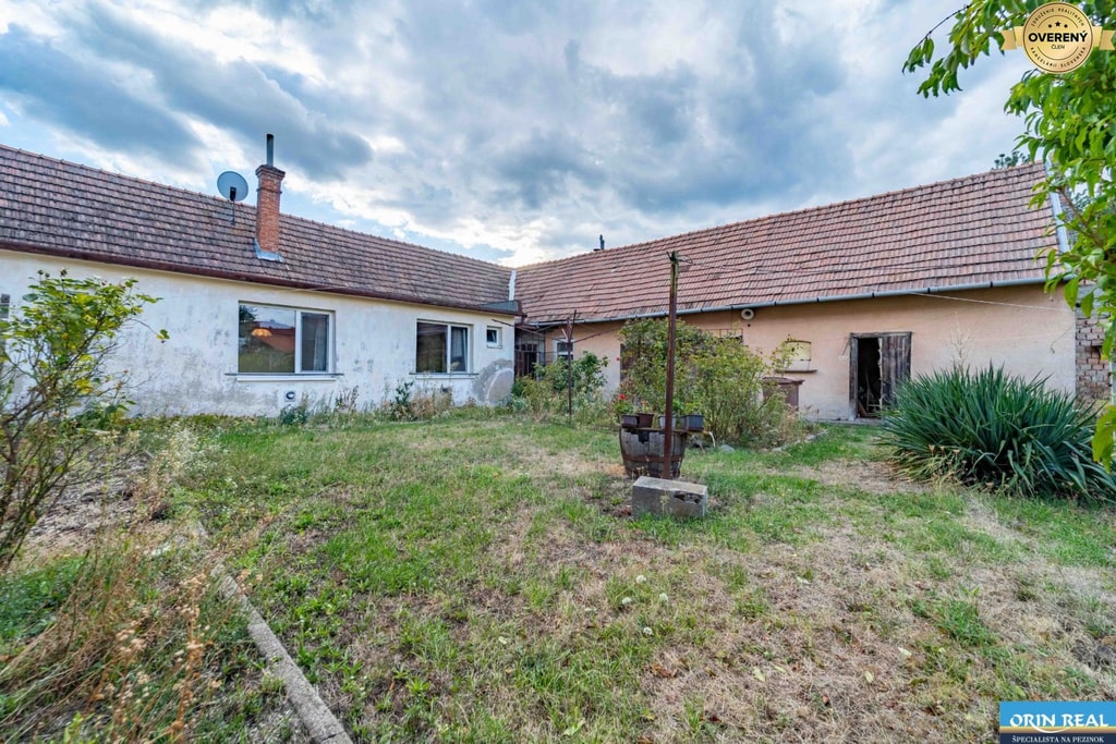 PREDAJ 4IZB. RD S PRIESTRANNÝM POZEMKOM  V MODRE KRÁĹOVEJ 2