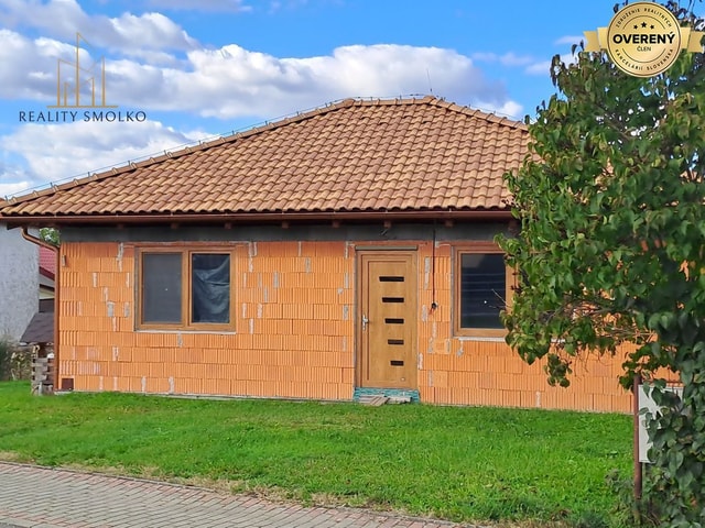 5 izbový murovaný dom + pozemok 4 500 m2 v obci Modrá nad Cirochou, ok
