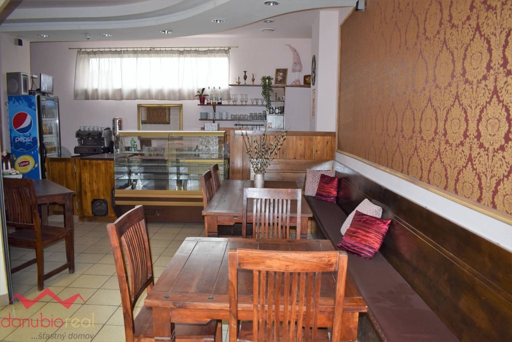 Na prenájom obchodný priestor v centre mesta Komárno, 31,31 m2.