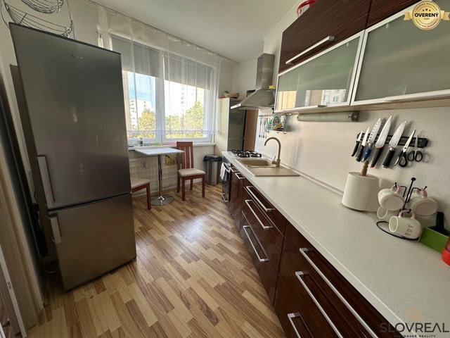 SLOVREAL - na predaj 3-izbový priestranný byt Levice, 84m2