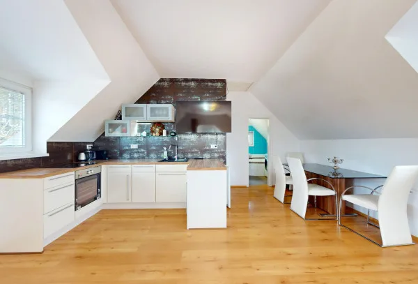 3D OBHLIADKA - Veľký 2-izbový podkrovný byt s rozlohou 62 m2 + terasa –Alžbetin dvor