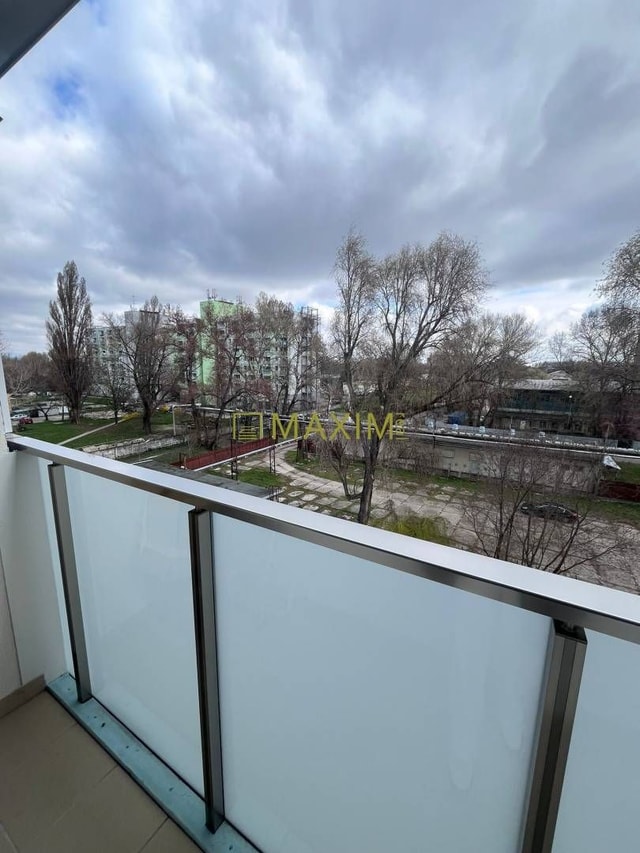 2-izbový byt s priestrannou lodžiou v bytovom dome - Vlčie hrdlo, BA
