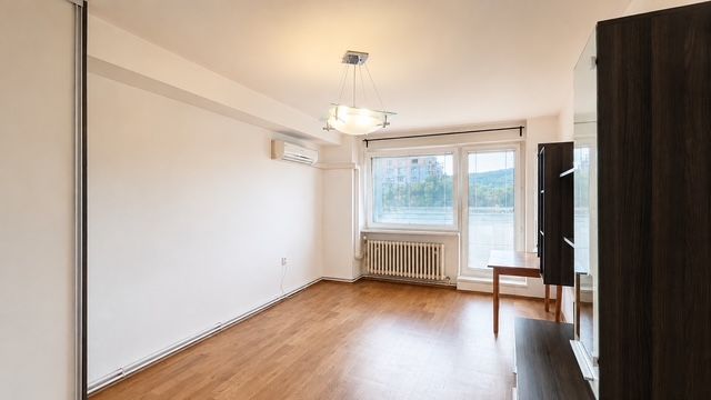Pet friendly 3-izbový byt s klimatizáciou, loggiou na Nobelovej 2